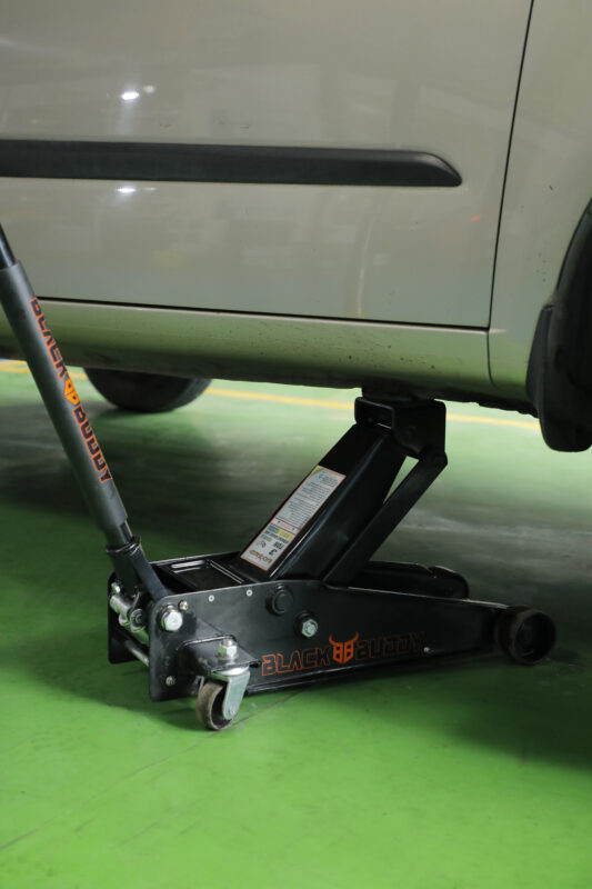 How to Choose the Right Hydraulic Floor Jack for Your Vehicle?